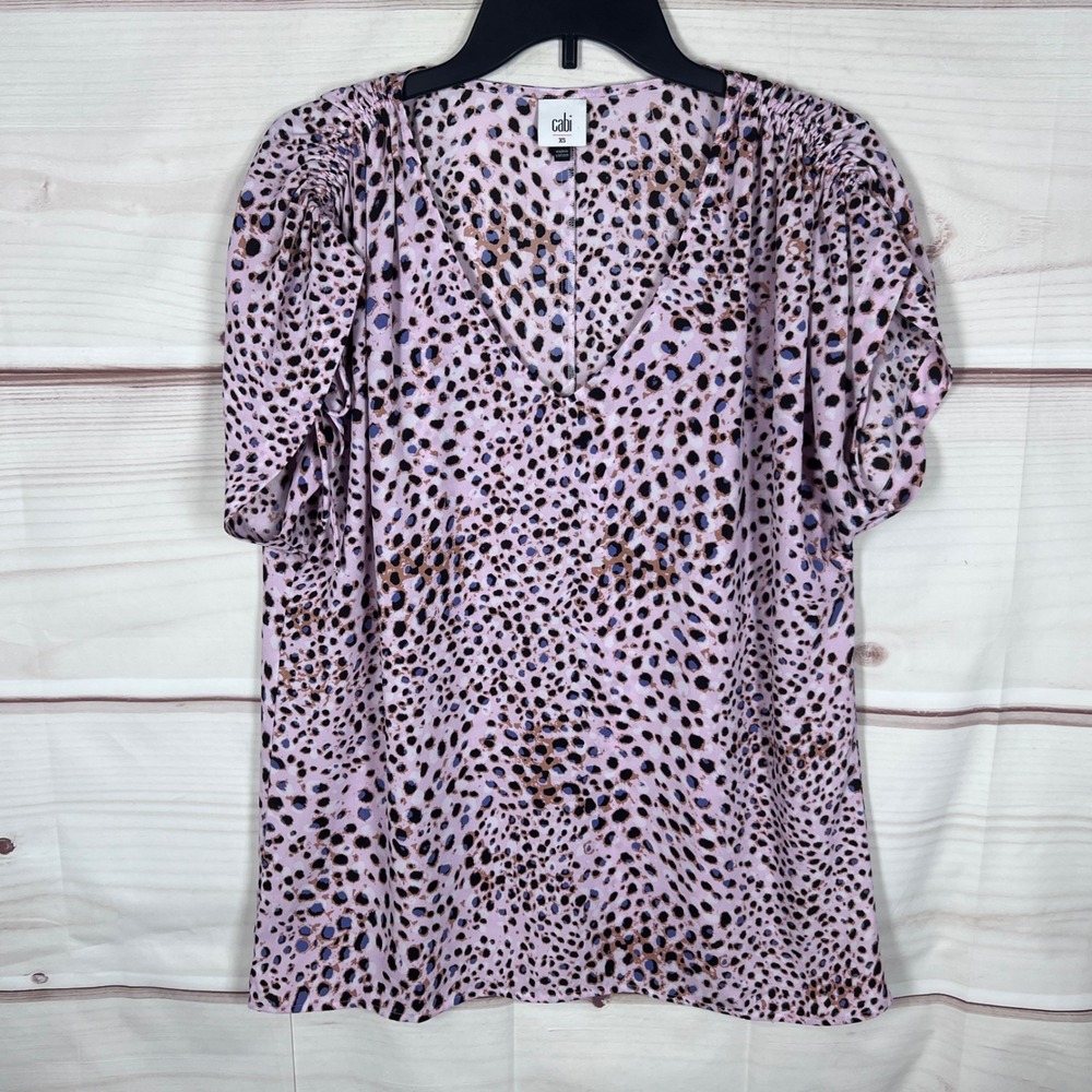 CAbi Top Womens XS Pink Leopard Print V-Neck Short Sleeve Blouse Ruched Shoulder